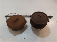 Bean Pots/ Dutch oven w/ Tripod