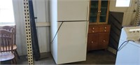 Kenmore Refrigerator with Top Freezer