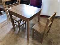Child Table with 2 Chairs