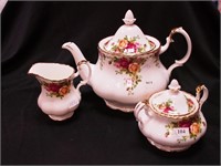 Three-piece tea set, Old Country Roses pattern