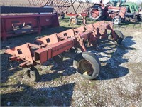 6 row crop cultivator International 183