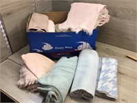 BOX OF TOWELS AND WASH RAGS BOX OF TOWELS AND WASH
