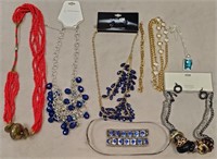 L - MIXED LOT COSTUME JEWELRY NECKLACES (537)