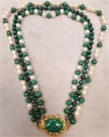 L - GREEN & FAUX PEARL NECKLACE (559)