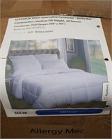 Superior  down alternative  comforter medium