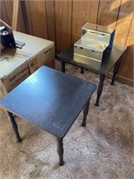 Pair of tables graduated silver stand