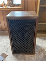 Vintage sansui sp-200 speakers (15x26x13in)