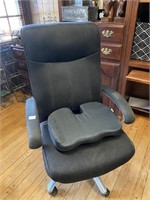 Nice Comfortable High-Back Office Chair & Cushions
