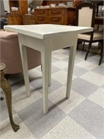Country Hepplewhite Painted Stand