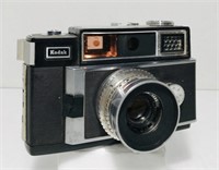 Kodak Signet 80. 30mm lens. Black and chrome.