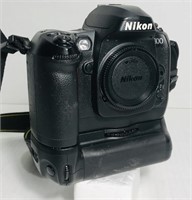 Nikon D100 6.1 megapixel digital SLR. Strap, 2gb