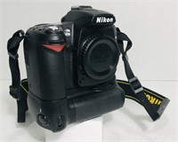 Nikon D90 12.3 megapixel digital SLR. Strap, 2gb