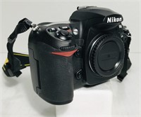 Nikon D200 10.2 megapixel digital SLR. Strap,