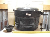 BLACK COOKING POT W/ HANDLE AND FUNNEL W/ LID