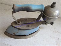 VINTAGE STEAM IRON