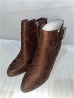 LIZ CLAIBORNE BOOTS SIZE 6.5