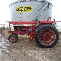 '67 Farmall 656 gas,NF, shows 777 hrs