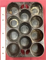 Cast Iron Griswold Number 10 Muffin Pan