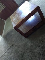 MODERN OAK END TABLE