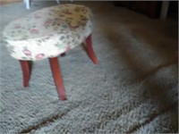 ROUND FOOT STOOL