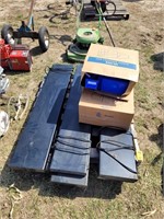 Pallet 6 4' lights & 3 boxes of bins