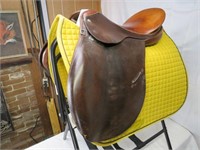 17IN MED CROSBY A/P SADDLE 64126