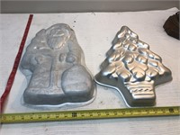 2 Wilton Christmas cake pans