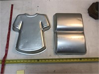 2 Wilton cake pans