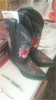 Women's size 6 and 1/2 Musical cowboy boots
