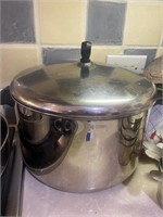 Stainless steel double-handled pot w/ lid