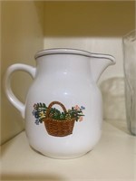 Villeroy & Boch porcelain creamer pitcher