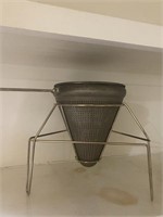 Strainer in stand