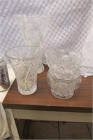 Lot- 4 pcs Clear Glass Bowls, Vases, some
