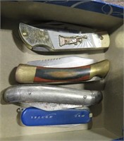 4 pocket knives - one statue of liberty