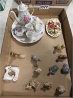 2 miniature tea sets & 9 wade figurines
