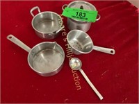 1950's Childs Aluminum 6 piece Toy Cooking Set