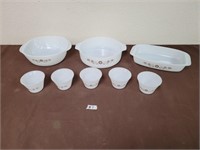 Dynaware vintage dish set in good condition