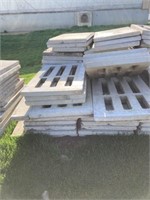 (10) Slatted Concrete Barriers