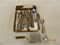 Lot of older silverware and utensils (22 pieces)