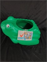 TPI Green plastic frog planter-New