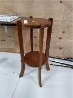 solid oak plant stand 9x11x22 high
