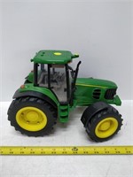JD 7330 plastic tractor 1/16