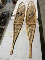 PAIR OF SNOWSHOES