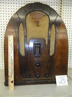 Philco Antique radio-19" x 16" x 10"-not tested