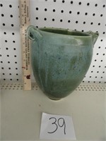 2006 pottey vase/flower pot-6" x 8"