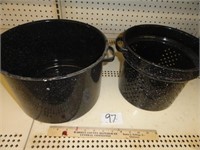2 pc. Granite ware cooker & strainer-no lids