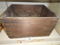 Vintage wood box-18.5" x 15" x 11"