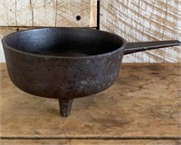 Small Cast Iron Round Footed Pot Pan