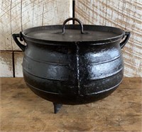 Cast Iron Footed Kettle w/Lid