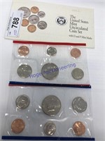 1992 US MINT UNCIRCULATED COIN SET W/ D AND P MARK
